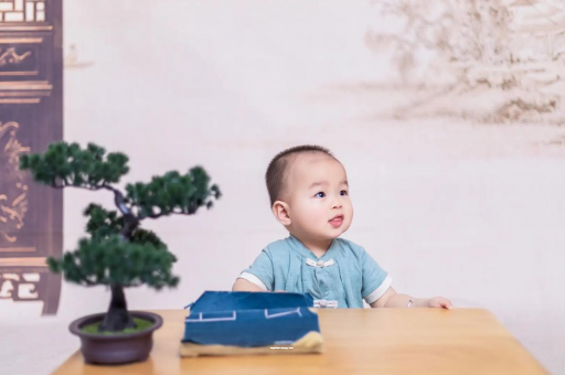 日喀则怀孕肚子中间凹两边凸